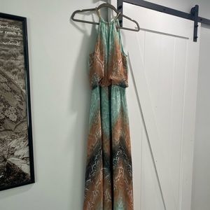 Vince Camuto long casual dress with gold accents